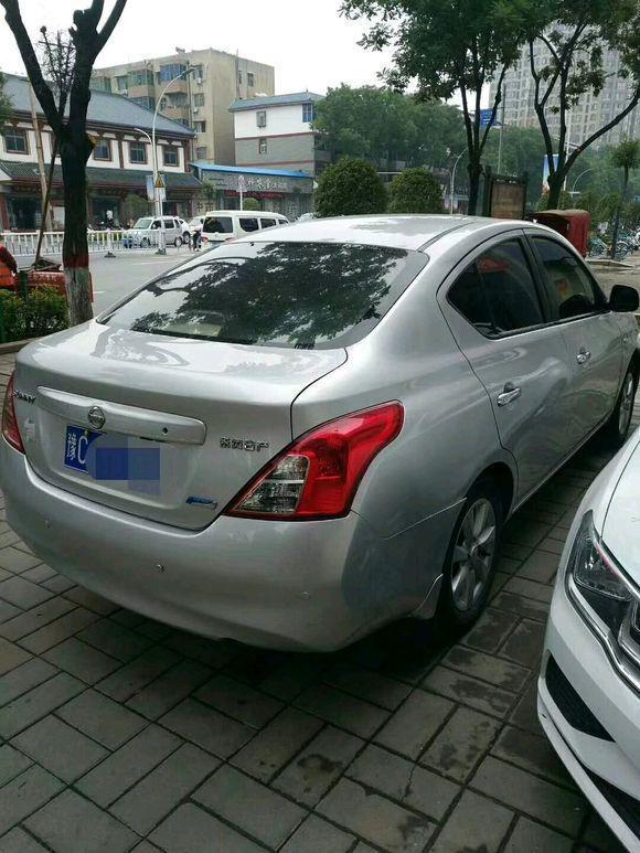 2011年日产阳光，手动版的，到现在跑了13万公里了，因为每天上下班来回要跑120公里，请问需要注意什么？每天这么开挺担心的，怕高速上有故障，家人也担心，车子都有定期做保养的。请教大家，谢谢。（盗的图，颜色一样，希望大家别介意。）