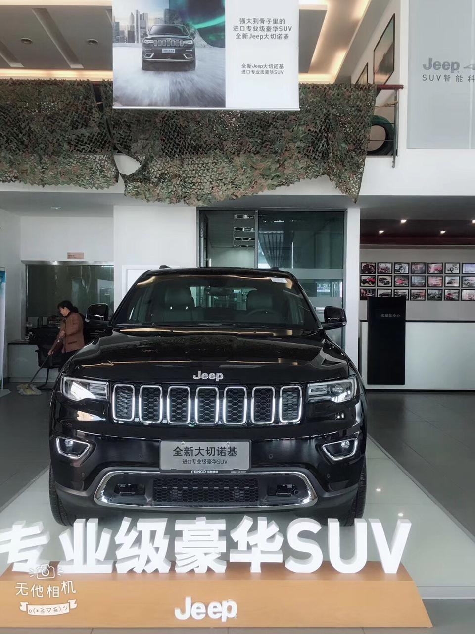 大切诺基(进口)-18年年底买的    刚开始 17个油现在15个   怎么感觉下不来了。   油耗挺高。性能很强  每次回去停车小区门口一边是X5一边是大切  挺耀眼的哈哈?