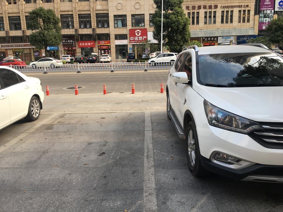 东风风神AX7，2015款，后轮外八字是出厂就这样设计的吗？