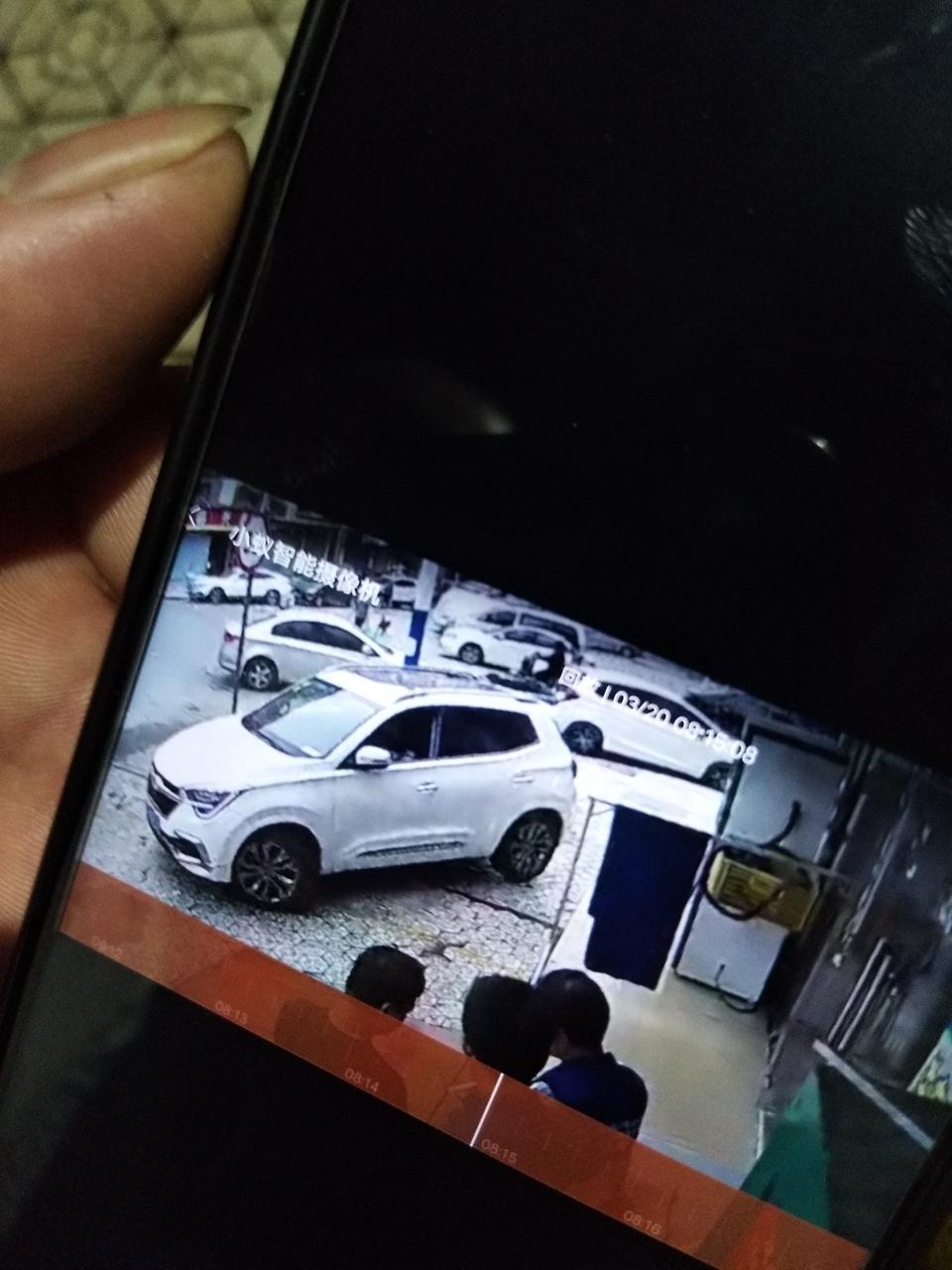 讴歌cdx-大家看看这是什么车。在楼下刮了我车。就跑了