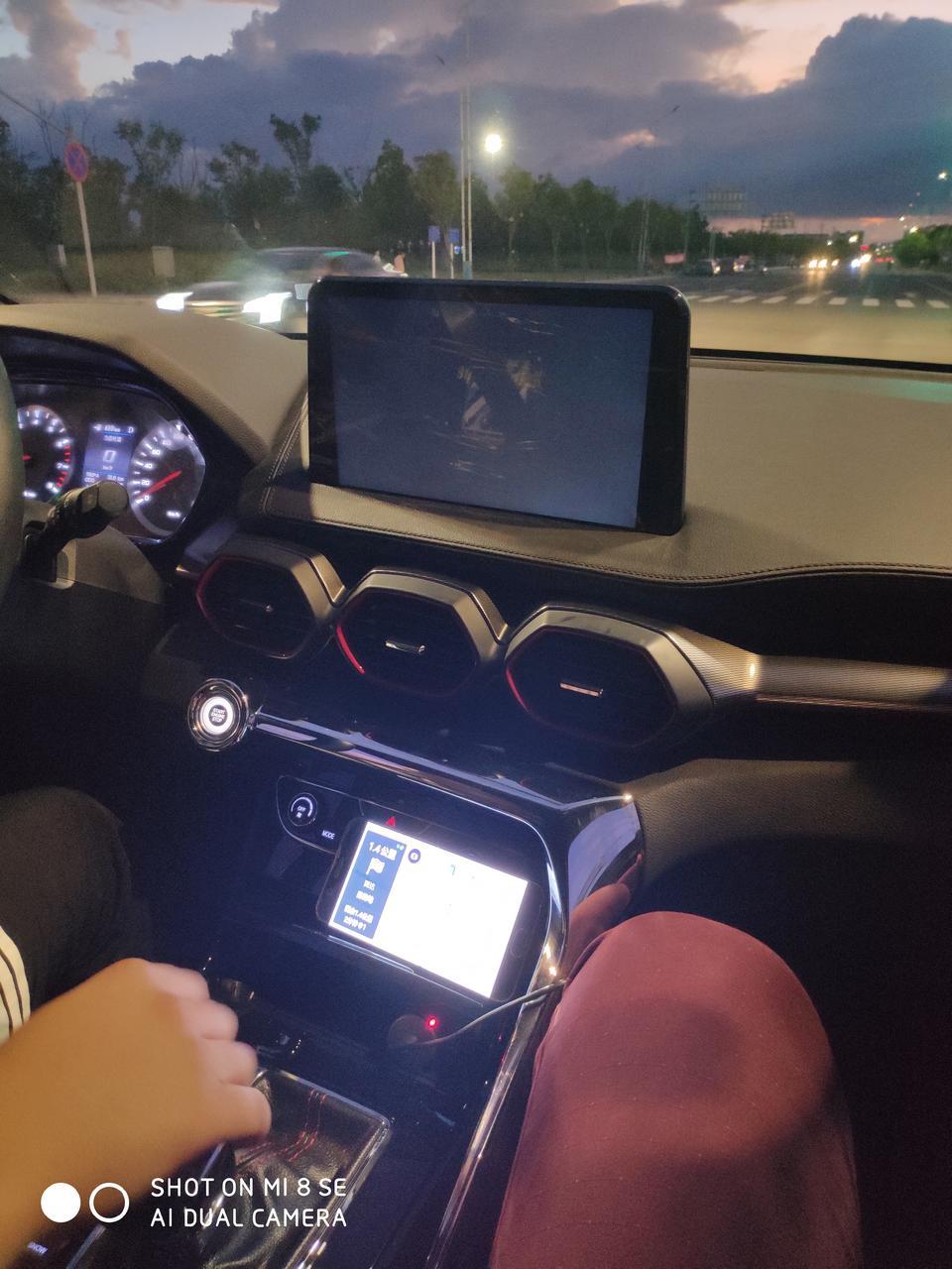 海马8s-提车十分钟，还在回家的路上，显示屏重启怎么办，打电话给售后，他居然说正常，假如你买个电脑，回家还没用3分钟自动关机，你怎么说