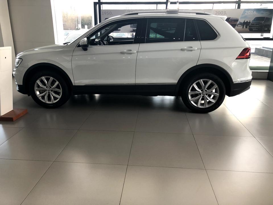 tiguan-今天去试驾了创睿，感觉油门的响应速度比较慢，加速不是很线性，（不是猛踩油门的那种加速）不知道开这个车的朋友有没有这个感觉，我朋友的帕萨特，在60迈以后加油明显能感觉到冲劲，不知道为什么今天试驾的车会是这样。要是这样想在高速上超车就比较麻烦。