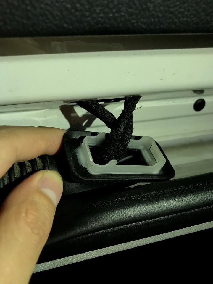 柯珞克旗舰版，后备箱走线的时候这个阀被翘坏了，想问问有事吗？下雨啥的会不会漏水，这里面都是电线
