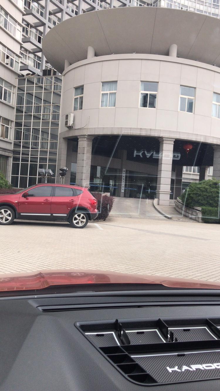 柯珞克正常行驶正常路段没有任何障碍物自动刹停，照成危害可想而知啊，没有任何障碍物莫名其妙给你刹停，从40码一下刹停到1码那种冲击力有多大，后车追尾怎么办，高速上怎么办，安全呢怎么得以保障。