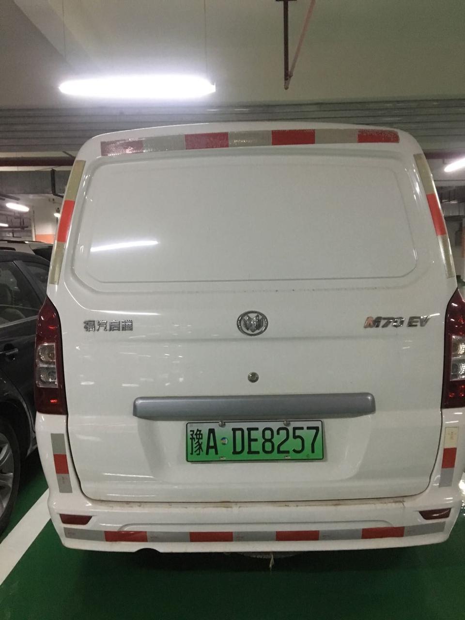 启腾m70 ev-后面可以推进去一辆一米七长的小踏板摩托吗？?