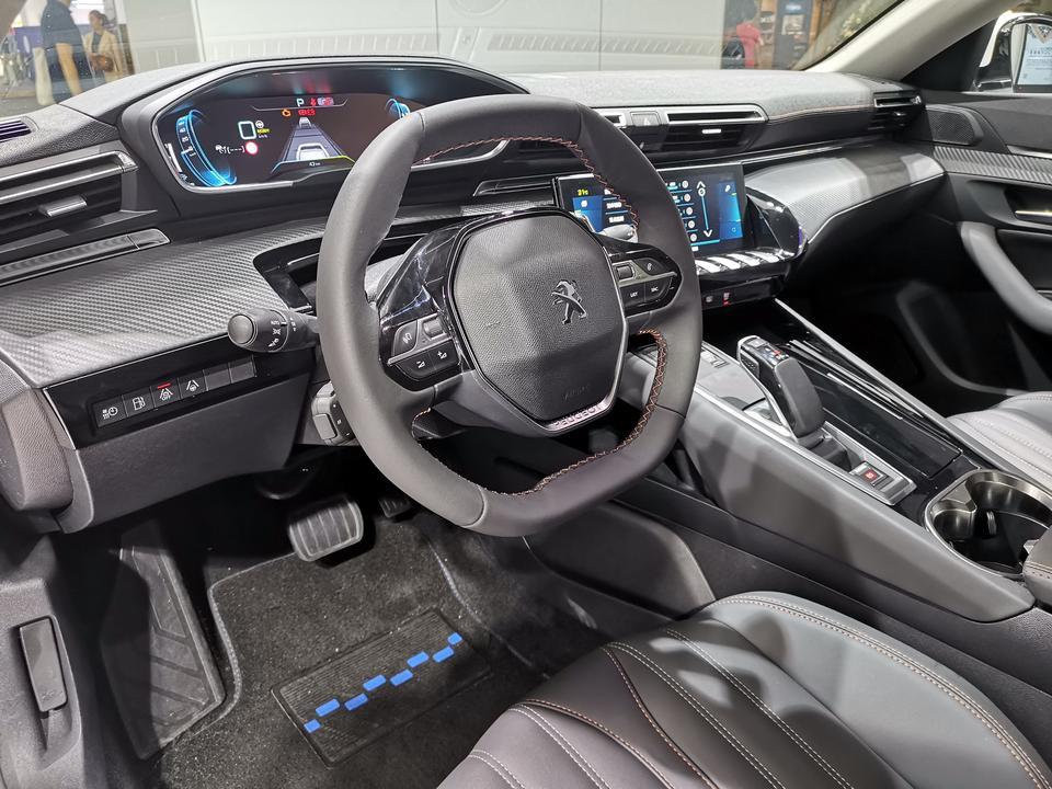 标致508l phev-508L PHEV来啦，这款插电混动的最美轿车，你觉得应该调整哪些配置，卖多少钱？