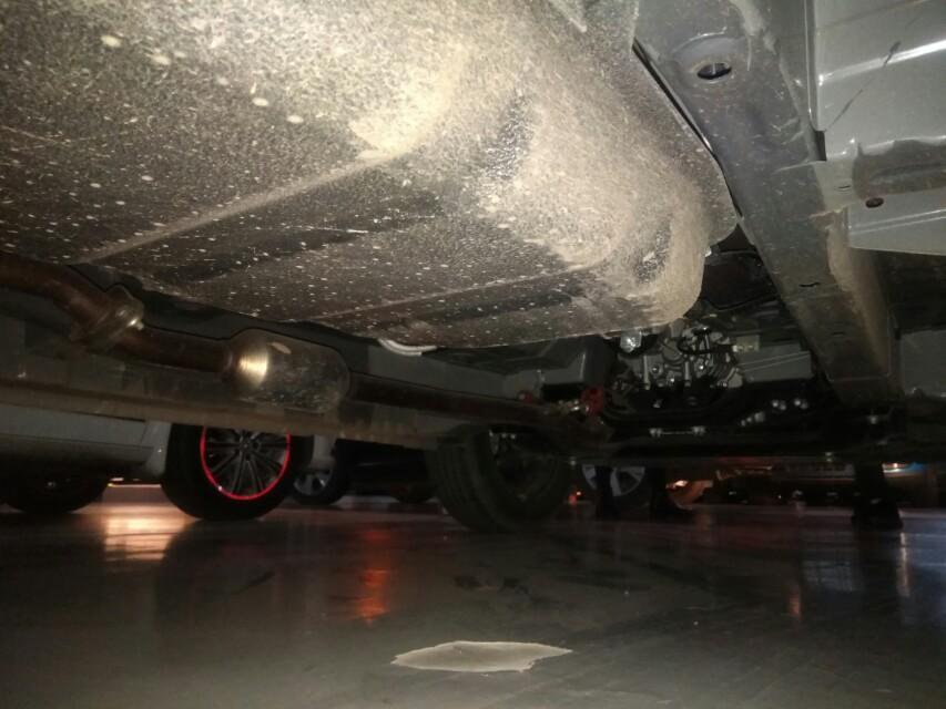 长安欧尚x70a-这车地下面没什么格板都没零件都能看到，那么空格需不需要安装格离板上去