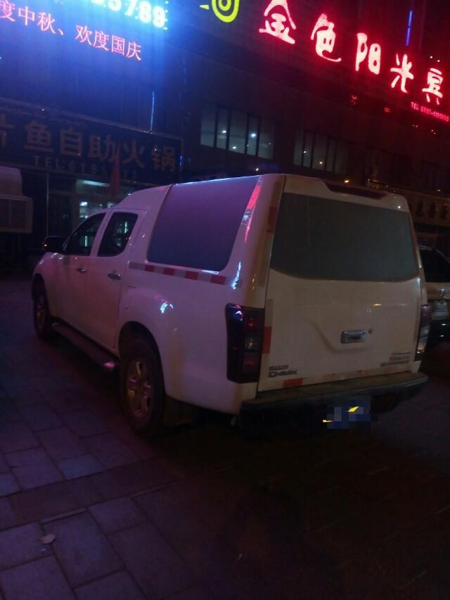 d-max-谁能告诉我这车四驱，两驱各多少钱，我想买一台