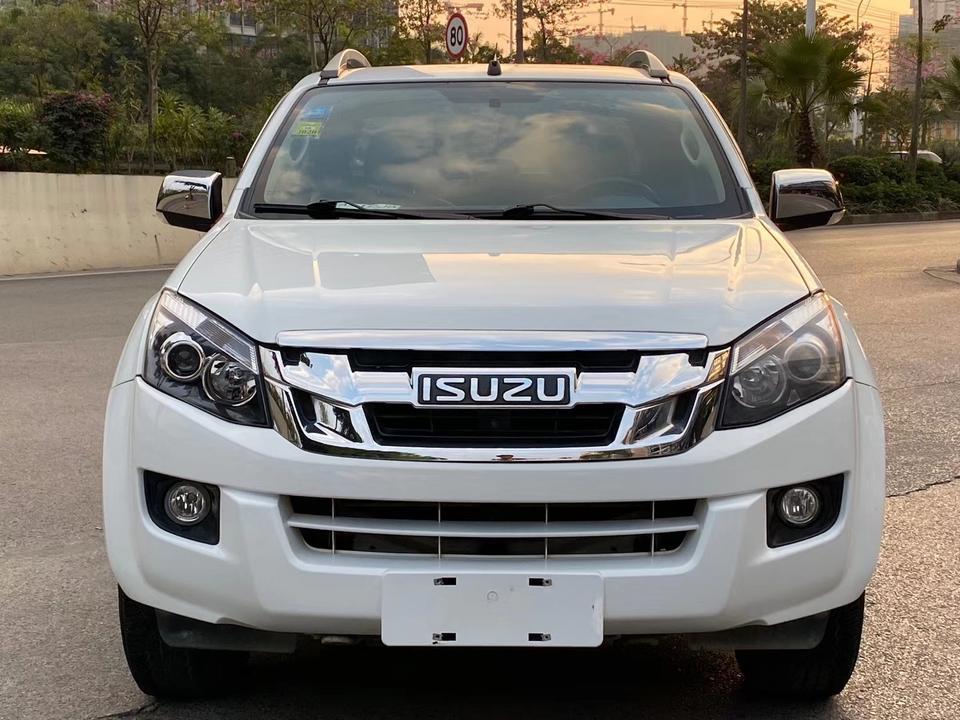 d-max-15年7月自动四驱多少钱适合入手，这个是顶配吗？