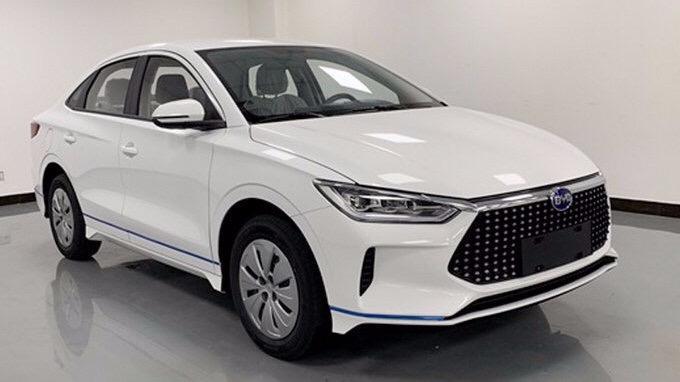 这是比亚迪e2的三箱版本吗？什么时候会上市？