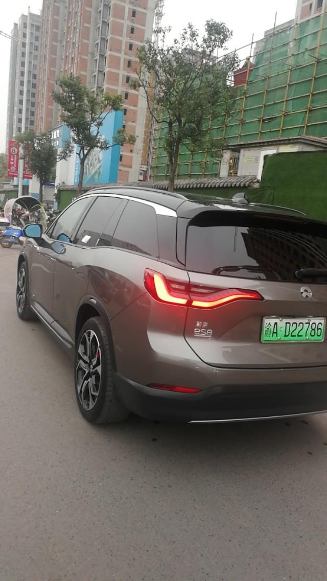 我原来是一台油车开了三年后，发现电动车出台了，于是把油车买了去租了环球出租的长安逸动一共付了十万零六千，开三年，但是开了三个月就发现是个骗局，被上当，但是我觉得电动车开着舒服比油提速快，余是才买了这款蔚来ES8，这款车更牛，我终于买到我十分满意的爱车了;