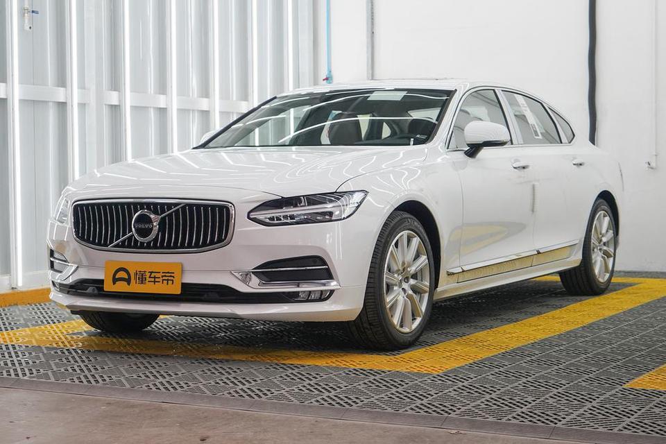 沃尔沃V90跟S90怎么选！我个人喜欢V90，四驱，离地间隙高，后备箱空间大！我老婆喜欢S90，后座空间比V90大，价格也更优惠！各位大哥能给点建议吗？