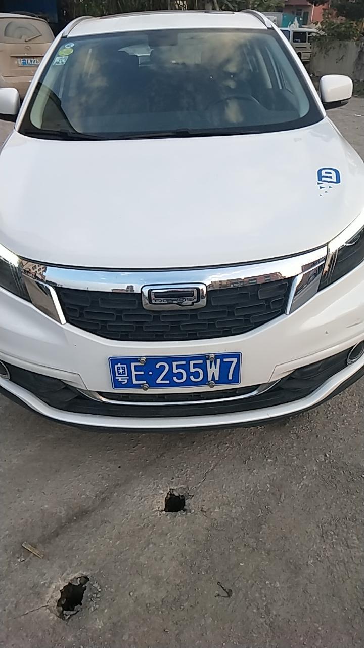 观致5-请问一下我这个雾灯在哪里开？