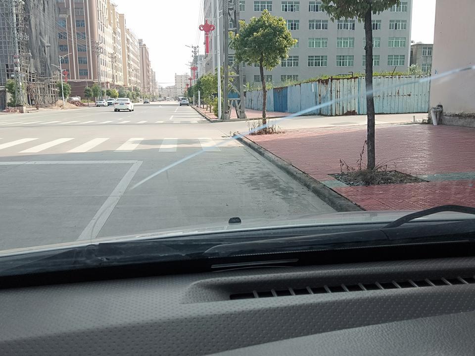 骊威-请问修换这玻璃大约需要多少钱