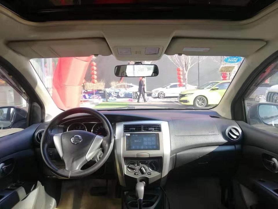 14年4月份上牌，4S店置换过来的劲悦板自动CVT顶配车型，配置有（天窗，导航，座椅加热，无钥匙进入，无钥匙启动，倒影，）公里数11万，右后门和前杠补过漆，内饰干净整洁，磨损痕迹很轻。4S店报价55000提车（不包过户，讲价空间0）
这种情况，这车直吗，本人就看好两款车（丰田逸致和日产骊威）平时装点工具跑现场一年2万多公里。
有职业的大神给弟弟点推荐?