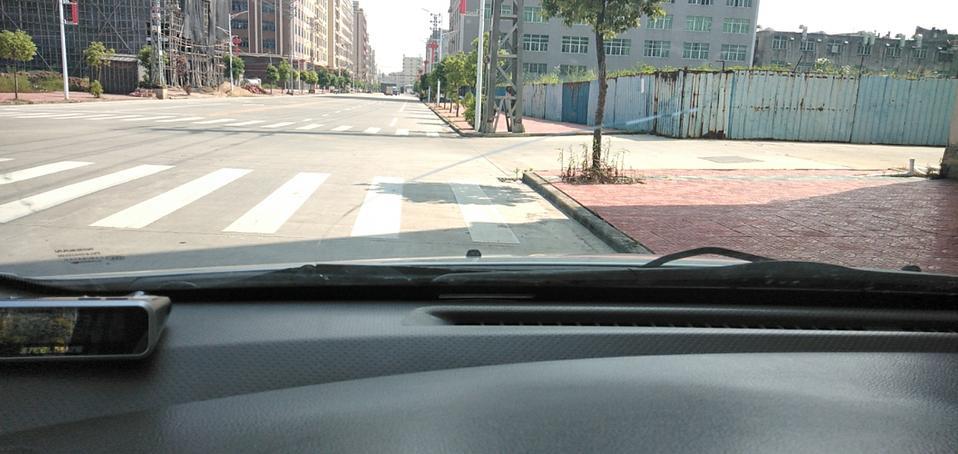骊威-请问修换这玻璃大约需要多少钱