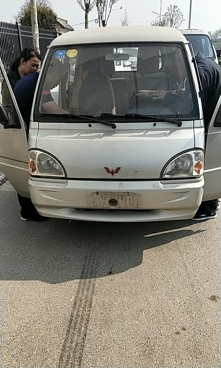 五菱荣光-可有知道这车发动机号在什么位置