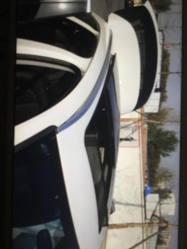 宝马2系旅行车-新车贴膜后，7天到了，但是玻璃与膜之间还有很多气泡和纹路，请问过段时间会自动消失吗？