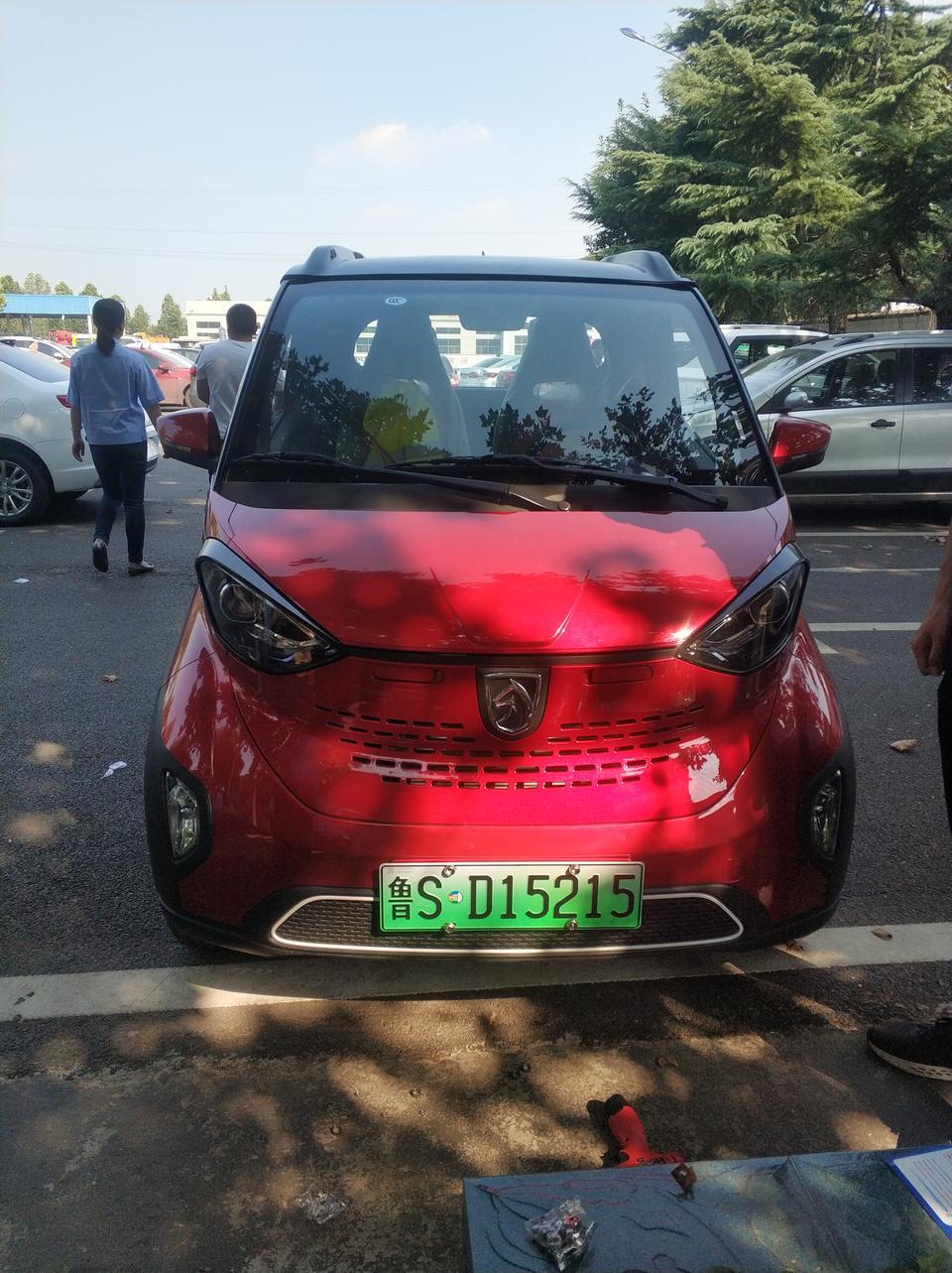 宝骏e100-买了小e还没充一次电昨天刚提车，请问一下充满电会自动断电吗，多久充满？九小时？