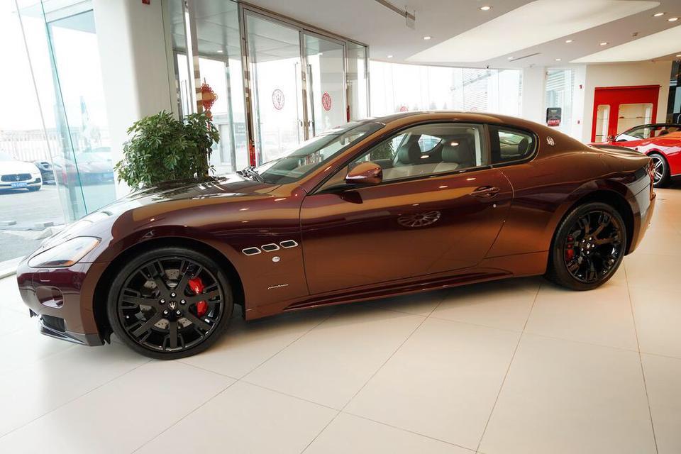 granturismo-我就想知道,玛莎拉蒂GT硬顶四座,后排怎么坐上去？