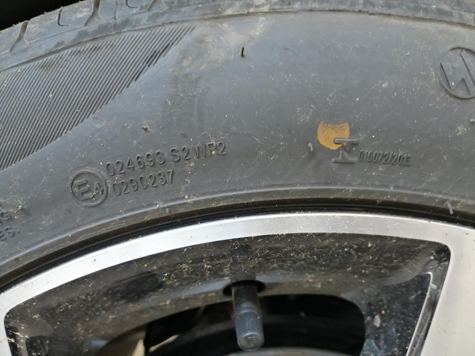 奔腾x40-请大神车友们轮胎上那个数字是生产问期与能跑路的公里数？多谢！