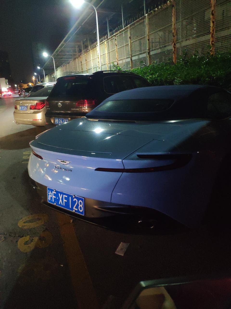 路上豪车遇见率太高了，懂不懂上百万的车露面，咱们爱丽舍能蹭的起不~就得把三者险上的高高的，出门才踏实，要不然~负债百十来万，大家都可赔裤衩都不剩啊