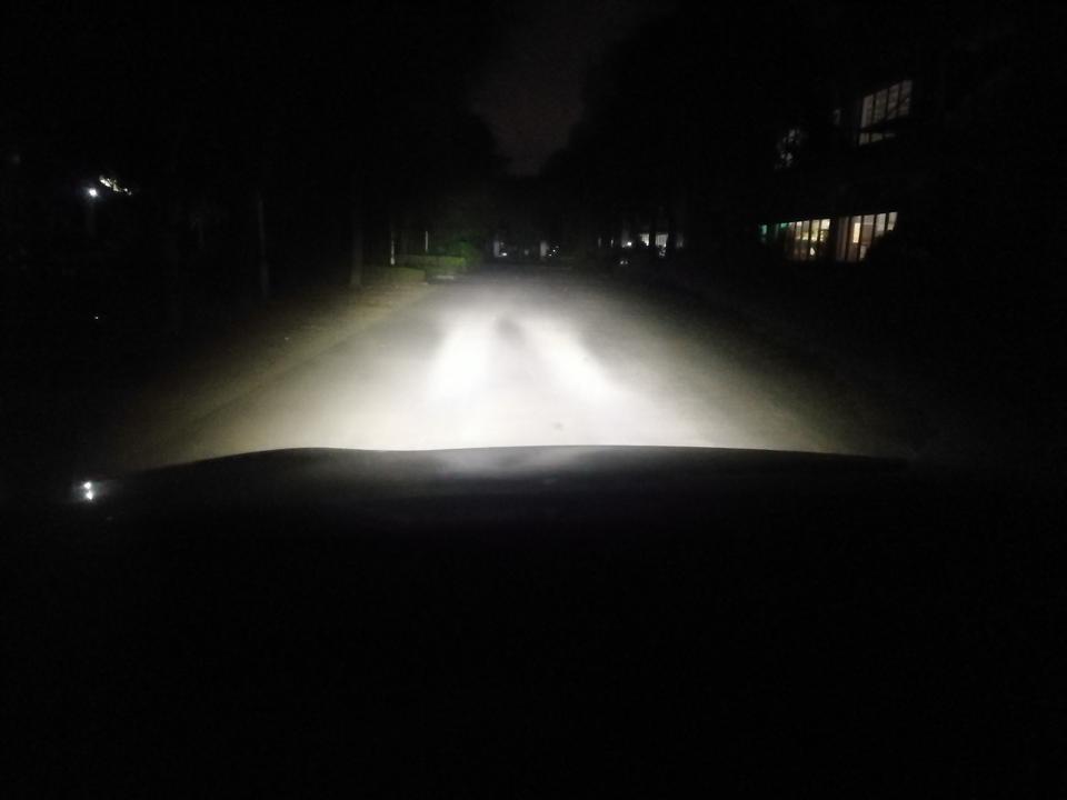 艾瑞泽7改装原厂LED大灯后，铺路效果差，请问各位师傅可以调节吗？（中间和两侧都有阴影）