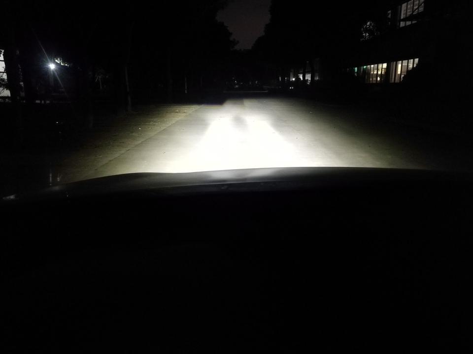 艾瑞泽7改装原厂LED大灯后，铺路效果差，请问各位师傅可以调节吗？（中间和两侧都有阴影）