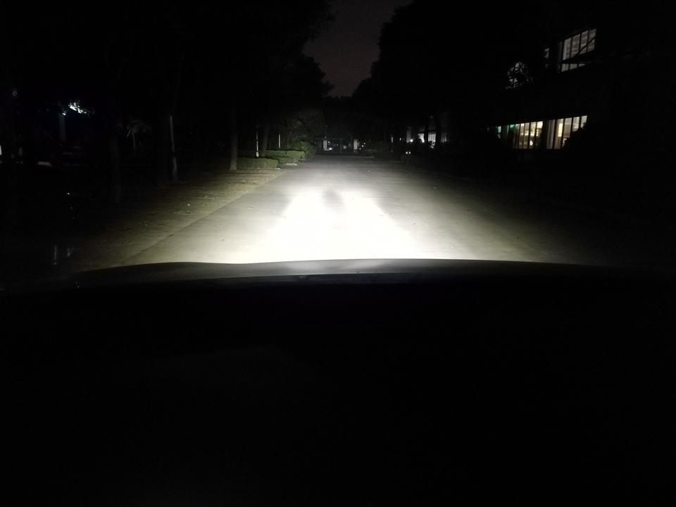 艾瑞泽7改装原厂LED大灯后，铺路效果差，请问各位师傅可以调节吗？（中间和两侧都有阴影）