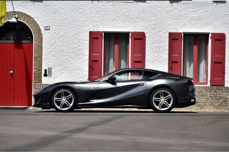 f12berlinetta-法拉利为什么这么贵
？