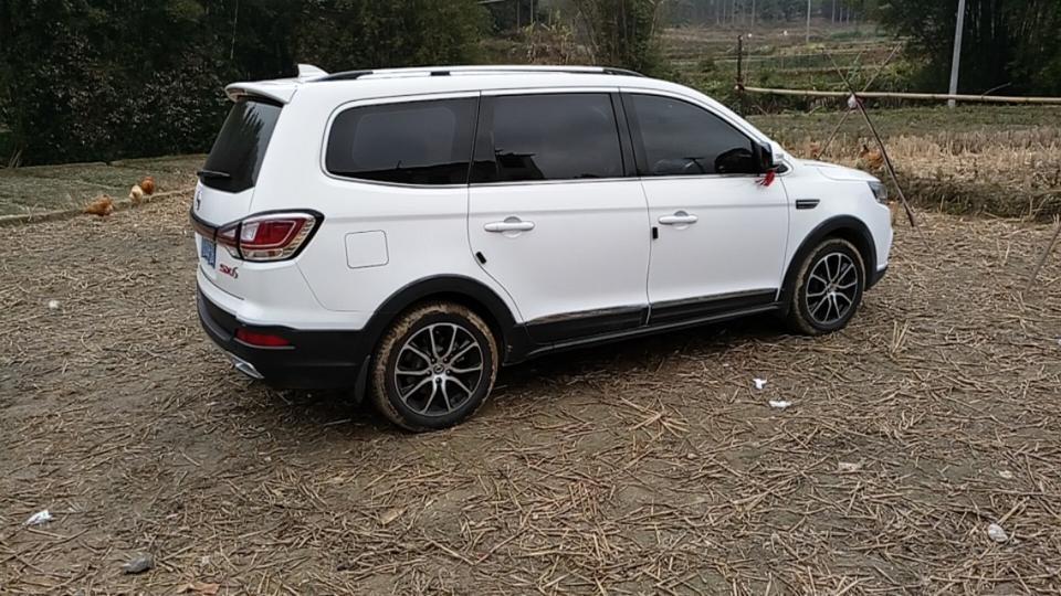 风行sx6-一年车7800公里二手能卖多少钱？
