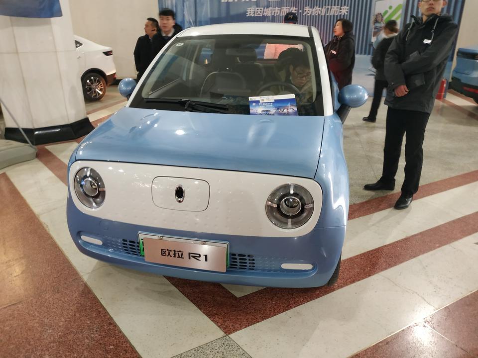 欧拉r1-提完新车，大家给个解答，冬天没有液冷系统好充电吗？冬天开暖风能跑多远呢？