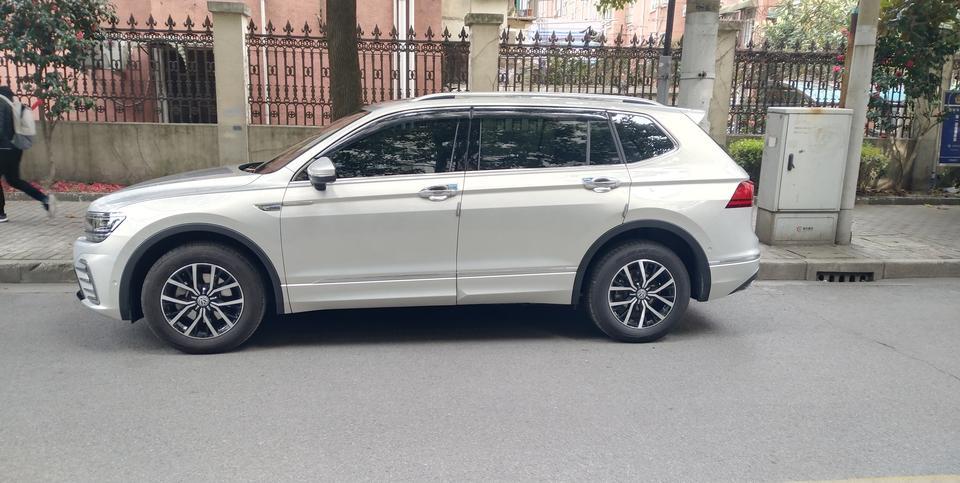 途观l phev-两个后轮胎吃胎，几乎可以报废了，新车，去年年底第一批，里程7000，因为是后胎，内侧情况很难发现，前几天补胎才看到，这难道不是质量问题吗？投诉中