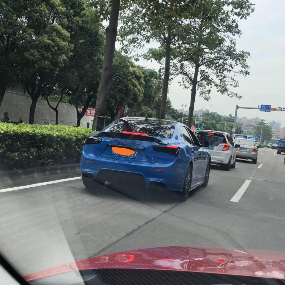 chiron-这蓝色的是什么车