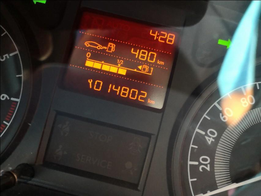 东风标致301，16年车，仪表盘上出现这个图案，哪路大神能否告知是怎么个情况？