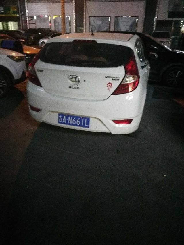 北京现在悦纳RV有全景天窗的配置吗？