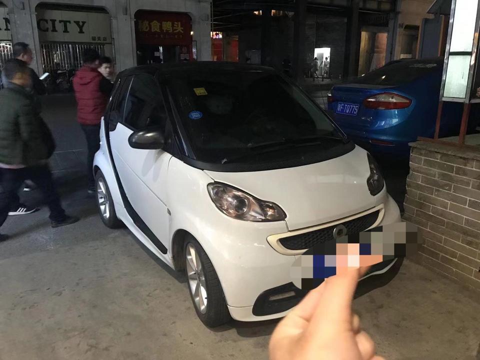 smart fortwo-你好请问，13款smart 敞篷 4万多公里，
就是敞篷轨道有问题，其他正常  白色现在市场价多少钱呀二手