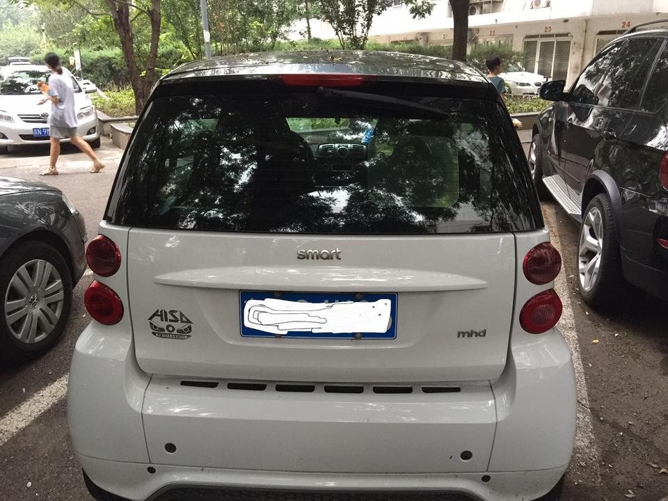 smart fortwo-这款车子显得很干净，哪位知道后玻璃上的这个方框是干什么用的啊？