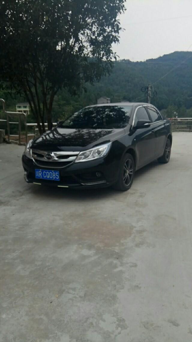 速锐-。这个人适合这辆车，你们猜猜这个这辆车是什么车？