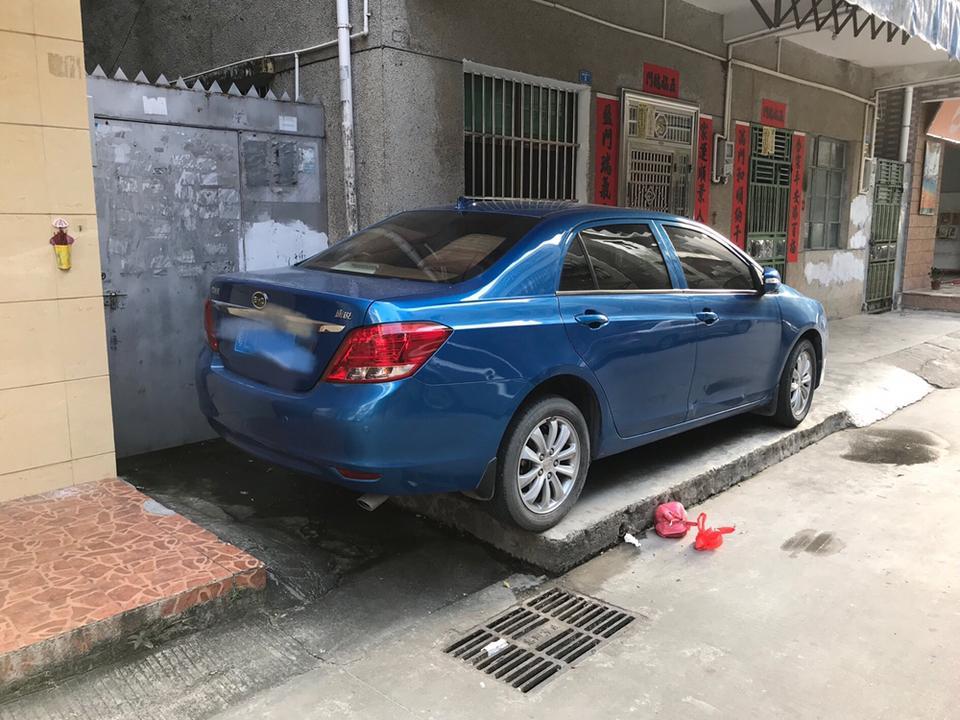 比亚迪速锐12款1.5L手豪，有大神知道能换卡罗拉或者皇冠避震加弹簧吗？听说花冠通用就不知道卡罗拉皇冠螺丝孔是不是一样。实在太癫