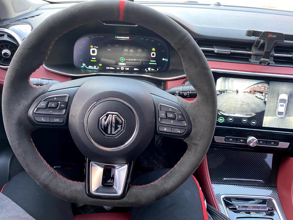 名爵6 phev-我购买的2019五秒版顶配，昨晚测了一下百公里加速，最好的一次才7秒多，其他的都是8秒左右，测试车况运动模式，能量回收1级，电池电量25公里。副驾坐着我老婆，后备箱就几件衣服！怎么和官宣的5.9秒差那么多！！！请问各位怎样才能跑出来官宣的速度？？？起步稍微打滑了一下，但是也不应该差那么多，只是稍微打滑响胎