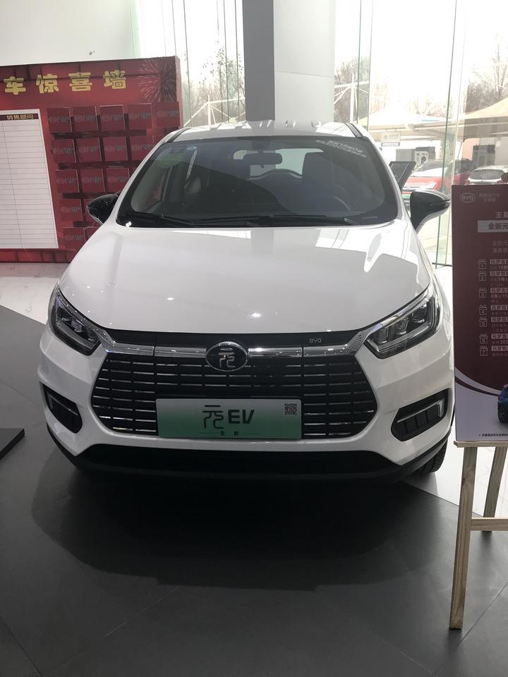 准备买辆元EV535，销售说都是四月份的，自己挑一辆，想问下怎么挑这种新能源的车呢