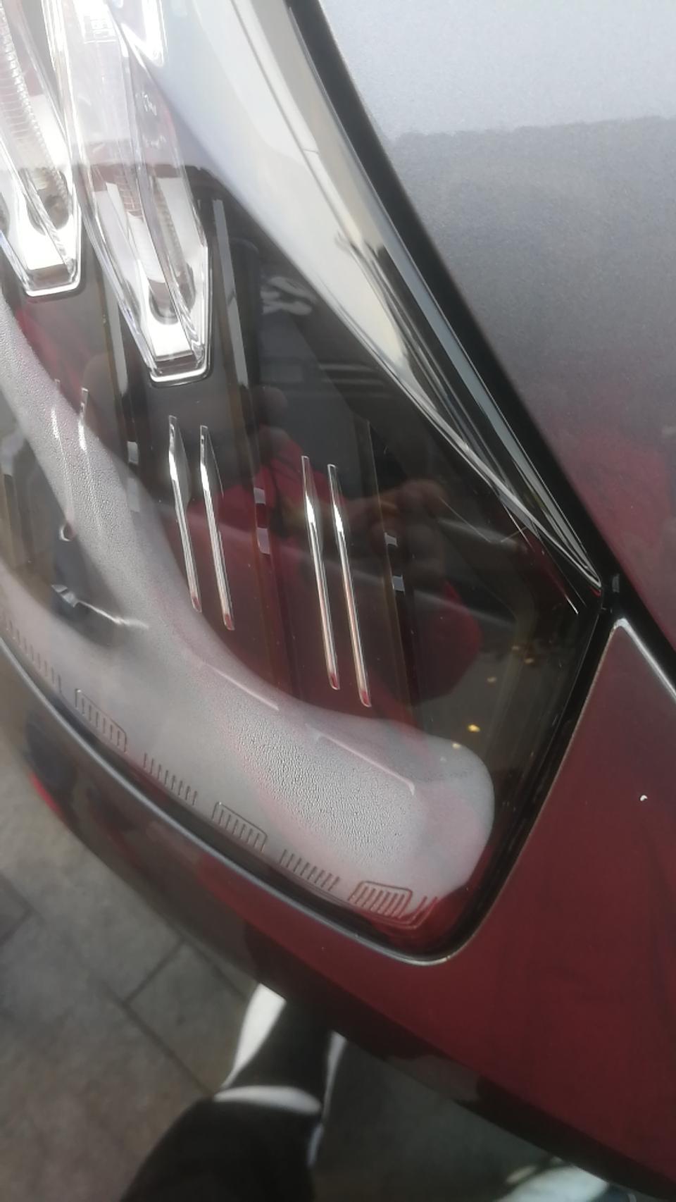 领克01 phev-领克01刚买了3天，车灯里都是雾气，问4S店里工作人员，被告知是正常，我就问问还有谁买的领克车灯里有雾气的，拍照来看看是什么样子。