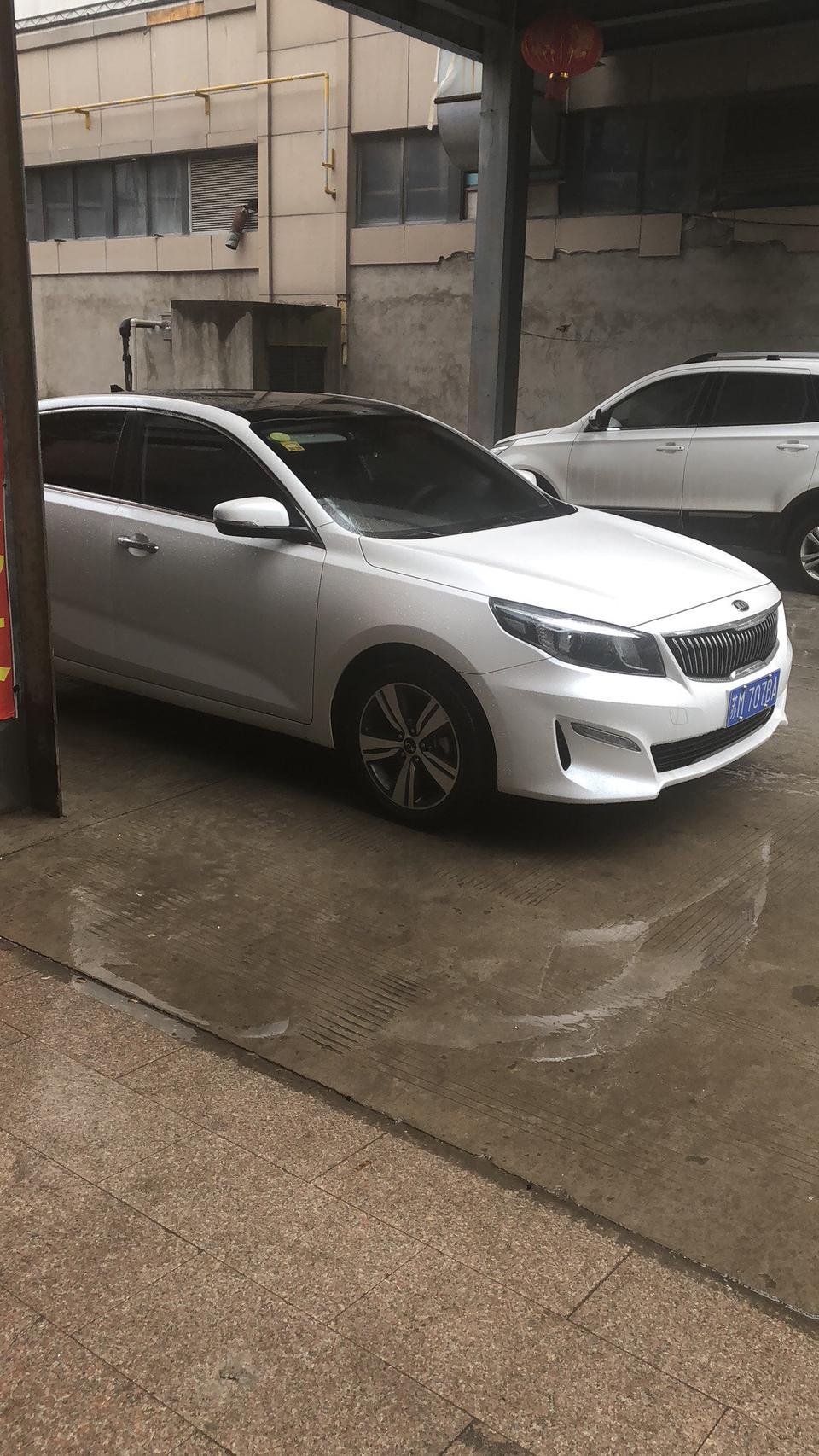 1.8L.凯绅。不是老司机。高速开到100以上的时候，方向盘感觉变得很灵敏，很滑的感觉。这是为什么？方向盘没有调过灵敏度用的常规。