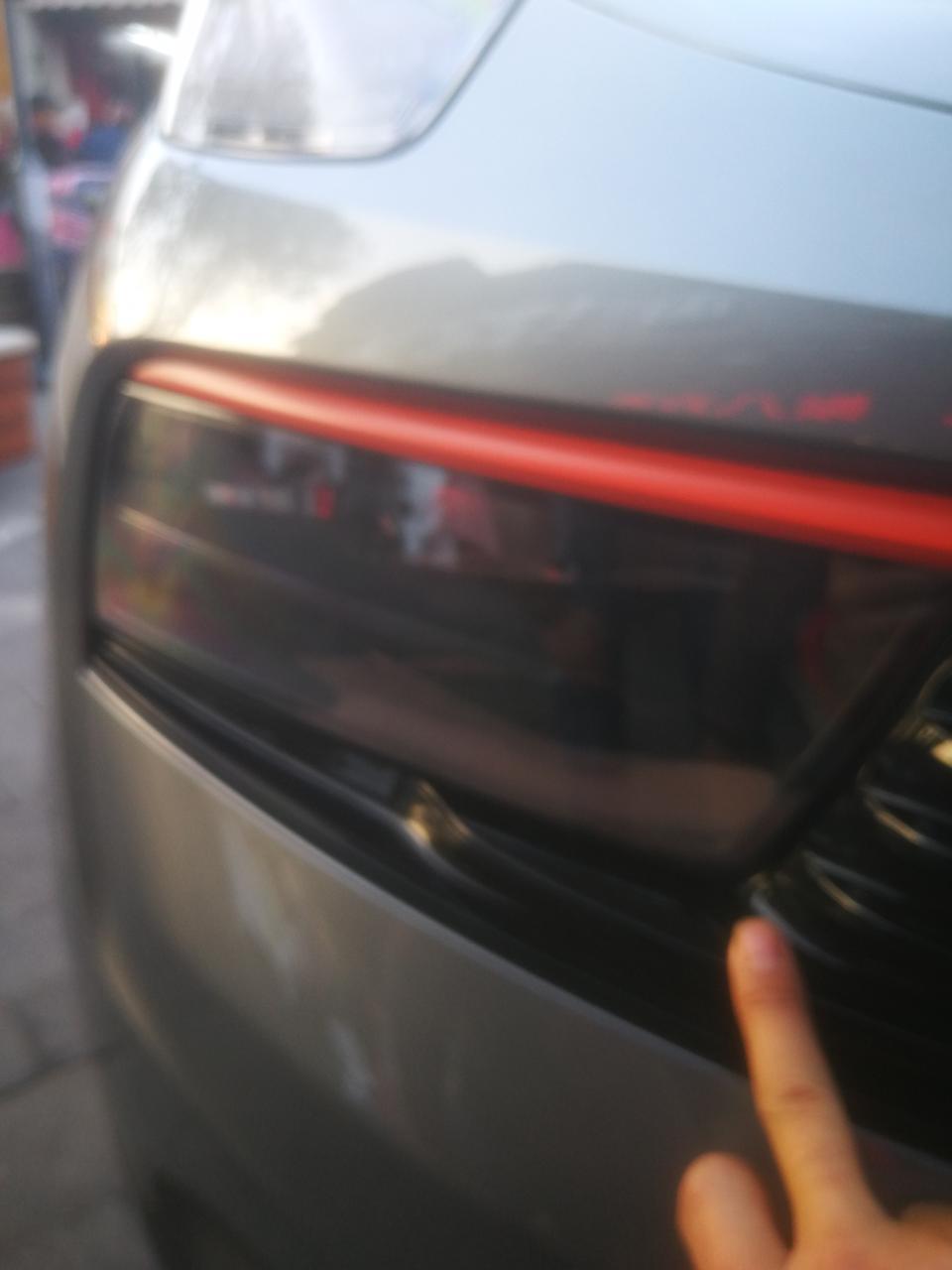 领克01 phev-领克01刚买了3天，车灯里都是雾气，问4S店里工作人员，被告知是正常，我就问问还有谁买的领克车灯里有雾气的，拍照来看看是什么样子。