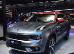 领克01 phev-领克01phev有电池的话，空间会不会不够用啊？

因为上牌限制的原因，打算买新能源车，目前看好领克01PHEV。主要是因为感觉它的性能不错，百公里加速只需要7.3秒，而且综合油耗1.7L，另外领克01PHEV的配置以及外观我也都很喜欢。

可没有看见实车，目前内心有一些小问题想要咨询一下。首先是空间的问题，我坐过领克01很宽敞，不过01PHEV要多了电池组以及电机组，这样会不会影响车内的空间舒适性性？空间会不会因此不够用呢？01的电池是在底盘放着，还是在后备箱呢？