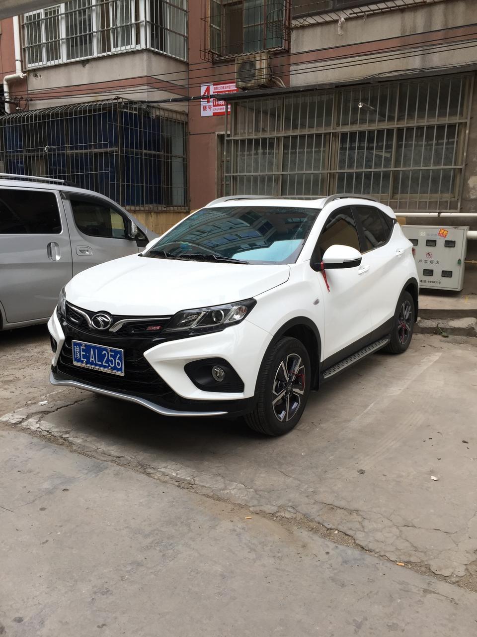 东南dx3-DX3的地盘悬挂系统为何前面避震器硬，而后面的避震器软呢，我发现好多DX3都是同样的毛病，是不是厂家的设计缺陷啊，会不会影响舒适性和避震效果呀，其他的车因该是前面的避震器软，后面的硬，求各位专家给讲解一下