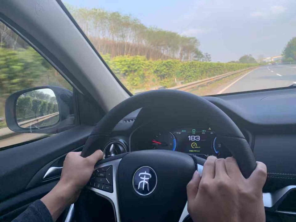 19款宋dm跑长途高速的时候最经济的车速和驾驶模式是什么？
