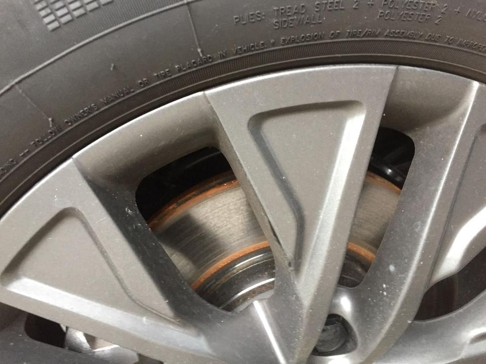 宋dm-请问，刚提的新车，车轮这样生锈，有问题吗？