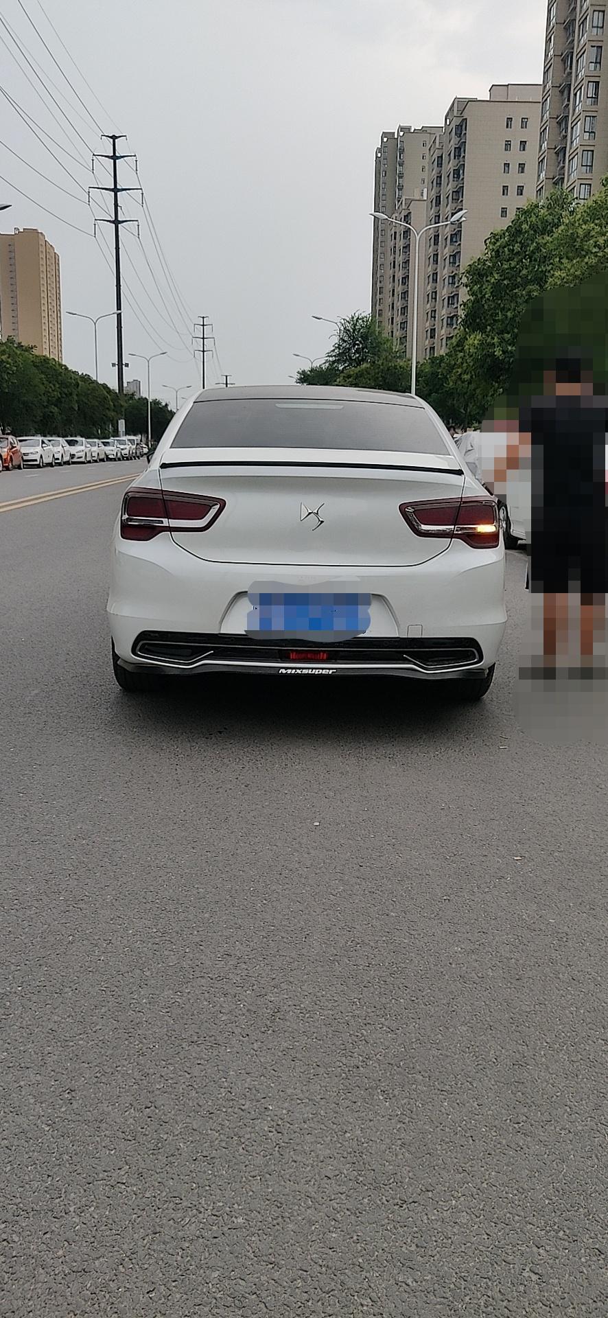 ds 5ls-ds5ls2015 风尚版，2016年中旬的车，目前车龄3年2个月，里程数3.6万左右，二手车价6.9万值不值得买？